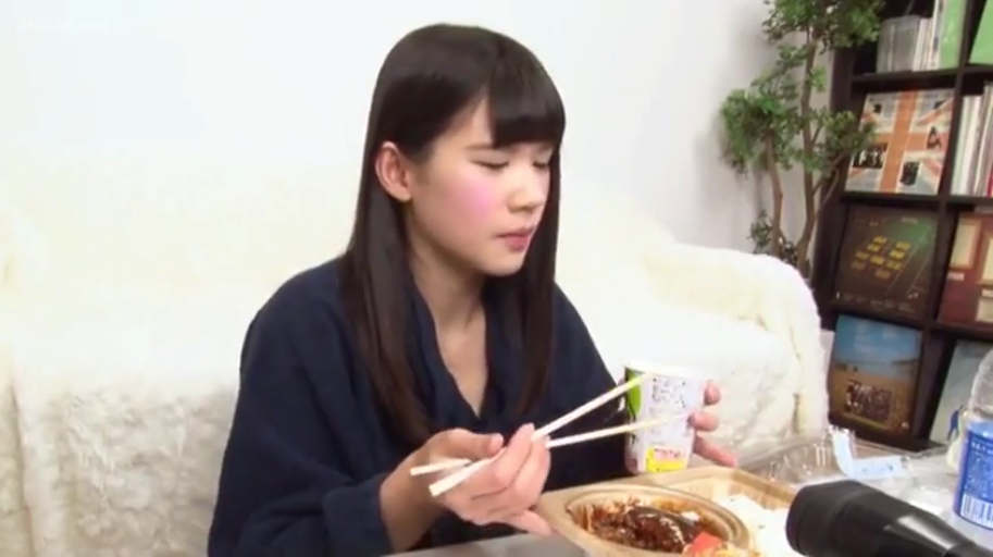 室内 · 白衬衫 · 仰视 · 挑逗 · 吐舌 · 鱼眼镜头 · 舌部特写