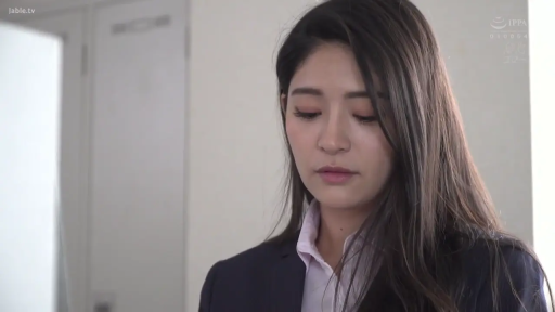 室内 · 沉思 · 忧郁 · 职业西装 · 半身特写 · 职场OL · 低头站立