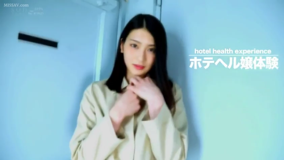 专注 · 中景 · 站姿 · 汗水 · 健身房 · 健身 · 运动装 · 弹力绳