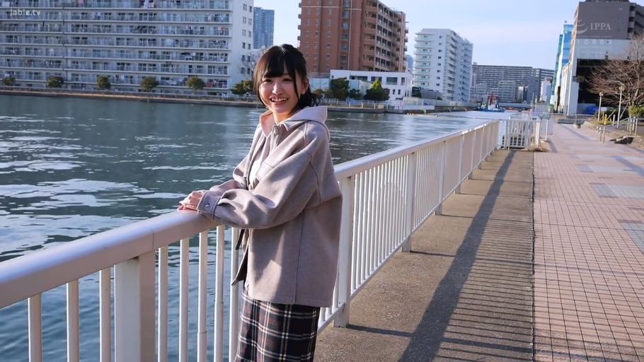 半身 · 休闲装 · 户外 · 倚靠