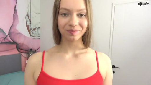 室内 · 室内 · 站立 · 微笑 · 面部特写 · 注视镜头 · 红色吊带