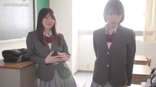 教室 · 站立 · 中景 · 自然 · 交流 · 黑板 · 学生 · 西装制服