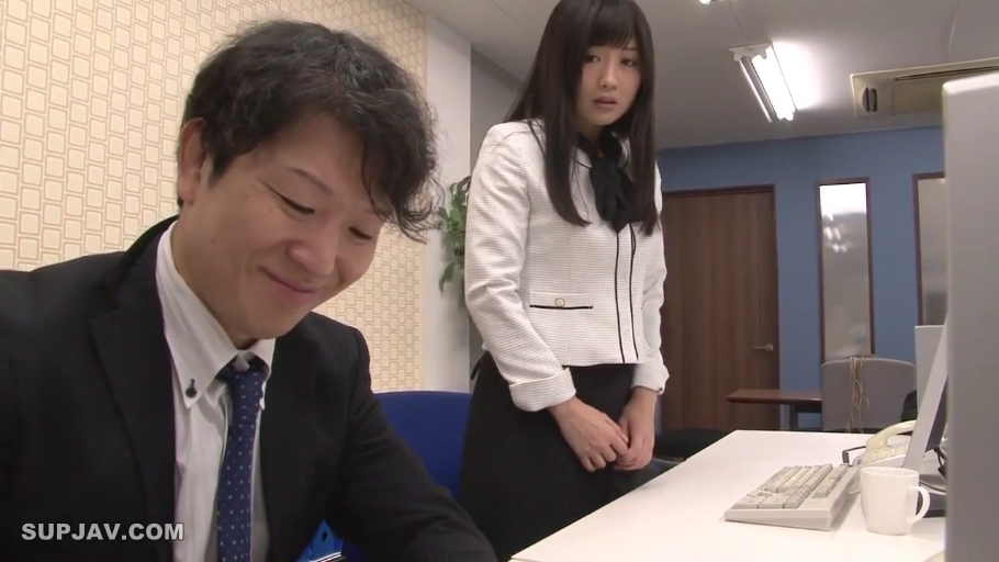 办公室 · 办公桌 · 职业装 · 剧情 · 职场交流 · 男坐女立 · 窃笑与担忧