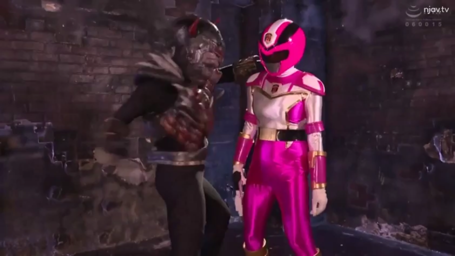 站立 · 中景 · 头盔 · 对峙 · 遮蔽 · 战队服 · 特摄 · 废墟