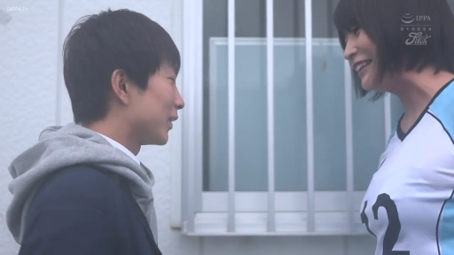 Indoor · Subtitles · shy · Medium shot · Standing Posture · 排球服 · 对比图