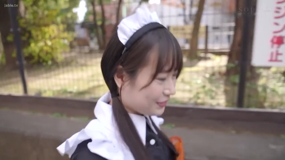 女仆装 · 近景 · Outdoor