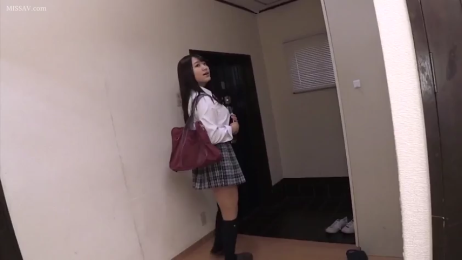 全身 · 站立 · 行走 · 挎包 · 监控视角 · 玄关 · JK校服 · 回望