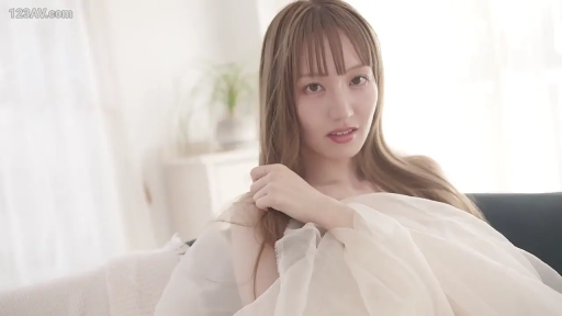 坐姿 · 摆拍 · 诱惑 · 房间 · 上半身 · 白色薄纱 · 薄纱