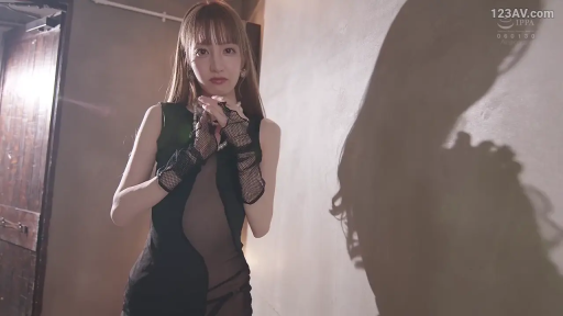 室内 · 站立 · 半身特写 · 凝視 · アジア人女性 · 冷艳 · 黑色透视裙