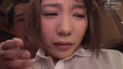 室内 · 脸部特写 · 迷离 · 白衬衫 · 乱发 · 靠坐 · 性行为中