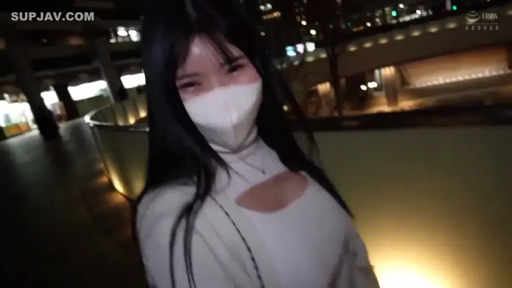 陶醉 · 室内摄影棚 · 私处 · 多男一女 · 单反相机 · M字开腿仰卧 · 紫色兽耳毛绒服 · 多人拍摄指交