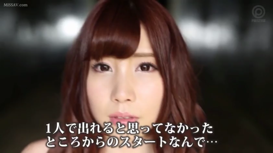 室内 · 平静 · 顔のクローズアップ · 凝視 · 正面 · 露肩 · 红发