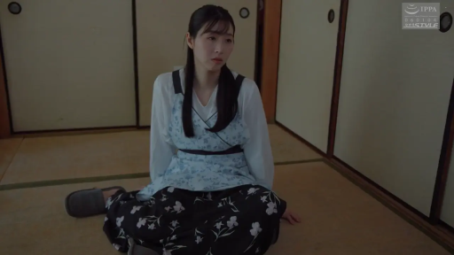 坐姿 · 全身 · 忧郁 · 和室 · 榻榻米 · 独处 · 日式围裙