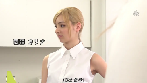 室内 · 站立 · 平静 · 半身 · 侧视 · 职场设定 · 白いノースリーブシャツ