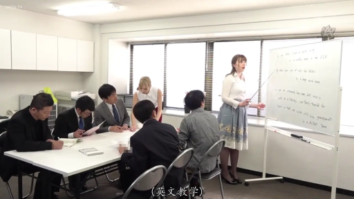 真剣 · 教室 · 站姿 · 全景 · ビジネススーツ · 多人 · 白板 · 教学