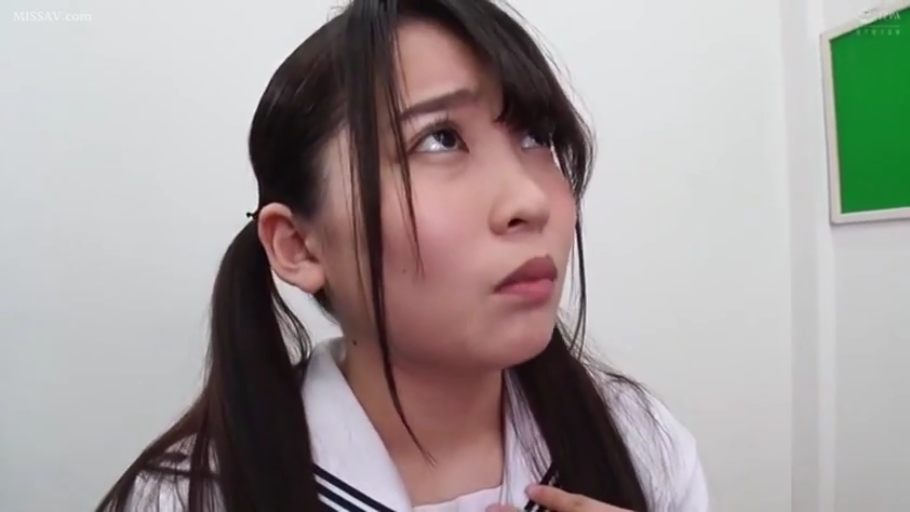 室内 · 面部特写 · 亲吻 · 裸露 · 面对面 · 男女 · 闭眼流露