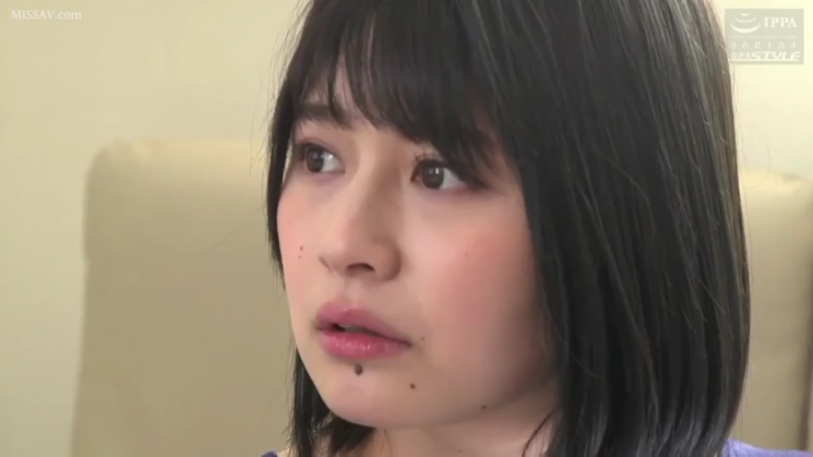室内 · 多人 · 上半身特写 · 黄色上衣 · 被搂抱 · 身体抚摸 · 更衣柜 · 痛苦挣扎