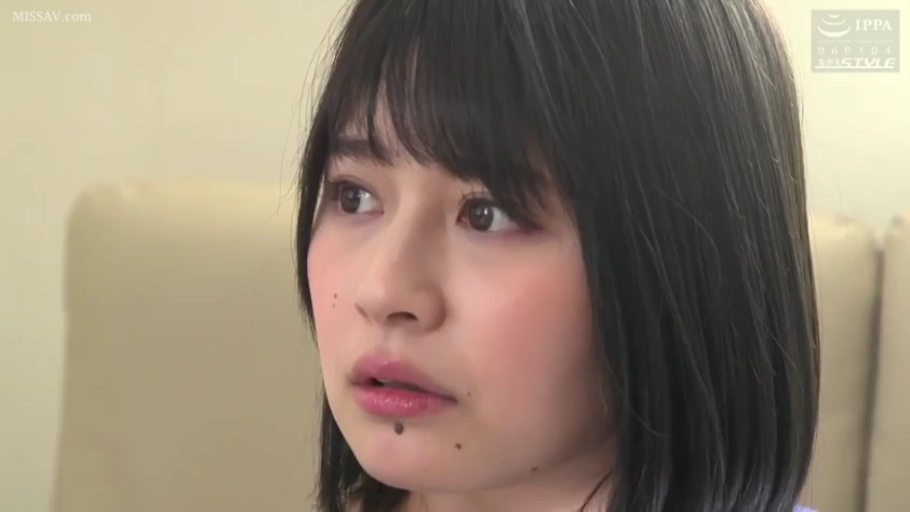 性行为 · 臀部 · 沙发 · 居家 · 抱枕 · 后入位 · 裸露