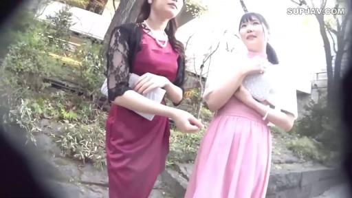 中景 · 站姿 · 自然 · 户外 · 连衣裙 · 熟女 · 手包 · 闲谈