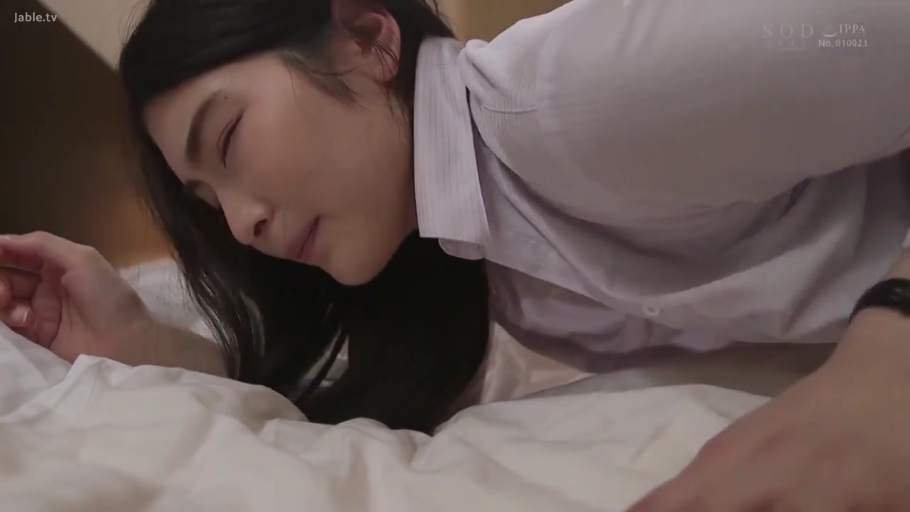 白色衬衫 · 面部特写 · 床上 · 呻吟 · OL风格 · 趴伏姿势 · 性交反应