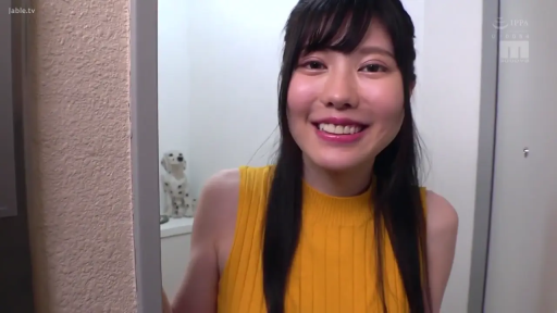 站立 · 字幕 · 开门 · 门 · 门口 · 职业短裙 · 门把手特写