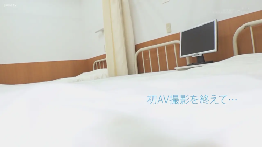 坐姿 · 交谈 · 中景 · 酒杯 · 休闲服饰 · 平和 · MISSAV · 包厢