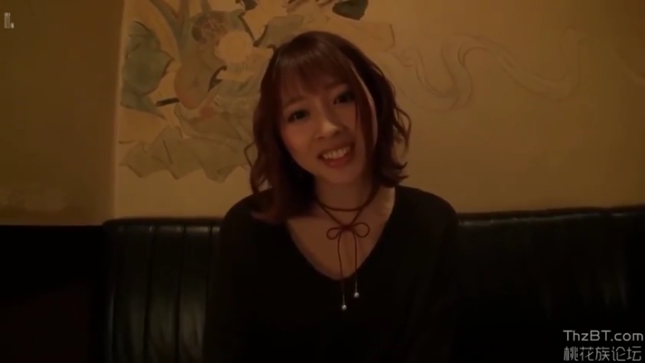 坐姿 · 护士服 · 中景 · 自慰 · 恍惚 · 置物架 · 制服诱惑 · 诊室