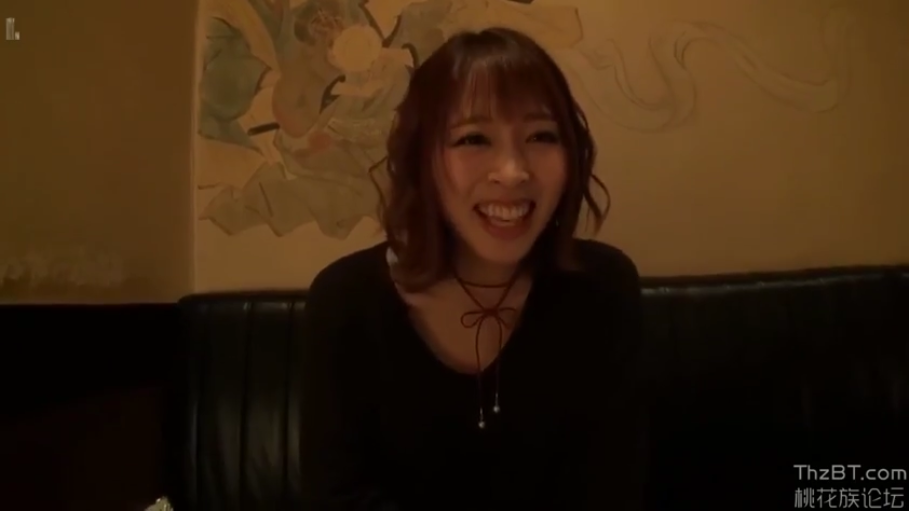 卧室 · 臀部 · 俯卧 · 床 · 抚摸 · 视角 · 内裤长袜