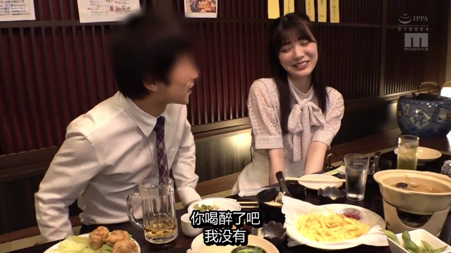 室内 · 坐姿 · 脸部 · 字幕 · 羞涩 · 谈话 · 蕾丝裙