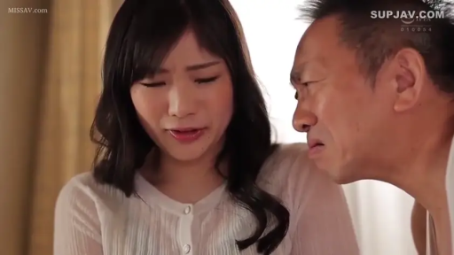 室內 · 委屈 · 臉部特寫 · 白色襯衫 · 凝视 · 靠近 · 大叔