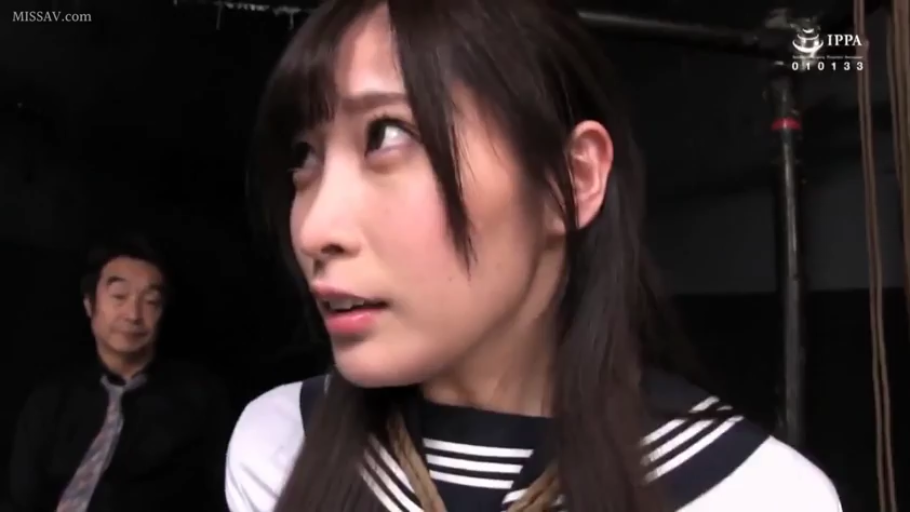 室內 · 臉部特寫 · 水手服