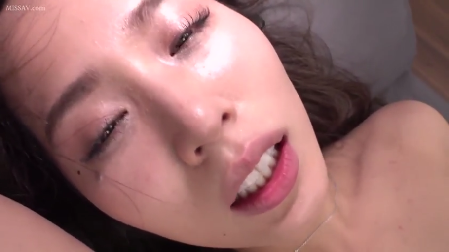 室内 · 迷离 · 面部特写 · 裸体 · 汗水 · 高潮 · 躺卧