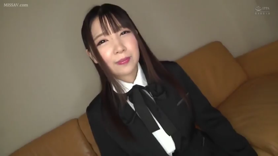 坐姿 · 全裸 · 胸部特写 · 浴室 · 微笑 · 对视 · 浴缸 · 双人