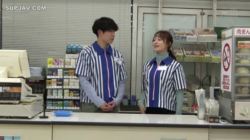 会話 · 站立 · 中景 · 自然 · 便利店 · 便利店制服 · 收银机