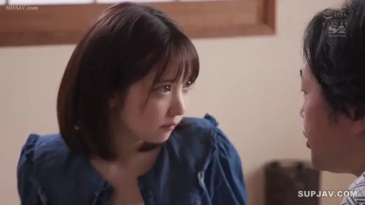 室内 · 严肃 · 面部特写 · 剧情 · 对视 · 蓝色上衣 · 对向坐姿