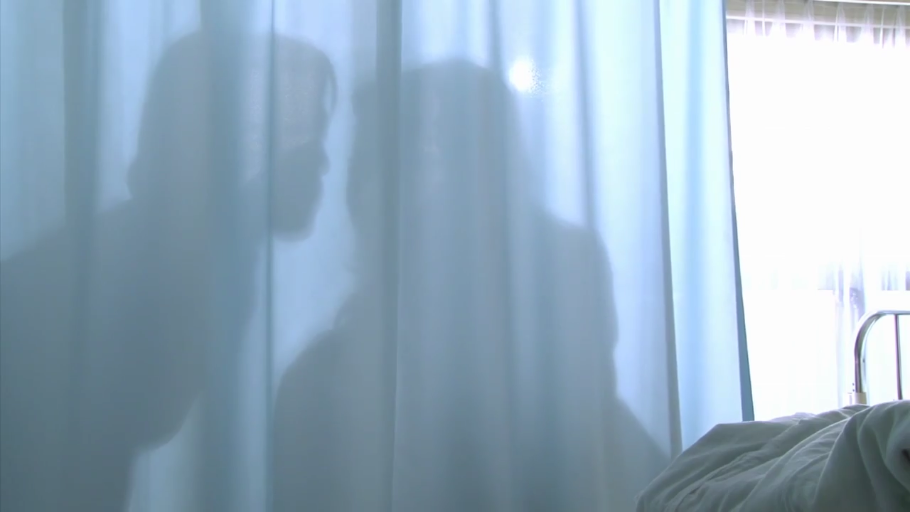 室内 · 中景 · 认真 · 调情 · 壁咚 · 羽绒服