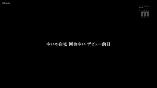 自然 · 面部特写 · 高领毛衣 · 对视 · 室外 · 正面 · 背景模糊