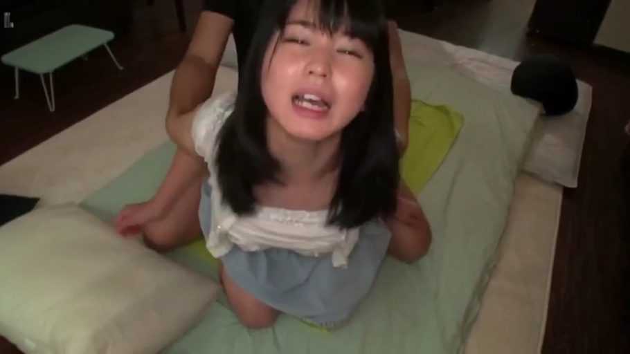 室内 · 脸部特写 · 迷离 · 性行为 · 蓝色短裙 · 跪姿 · 成人内容 · 褥子