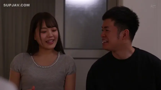 室内 · 坐姿 · 交谈 · 微笑 · 半身 · 常服 · 日常