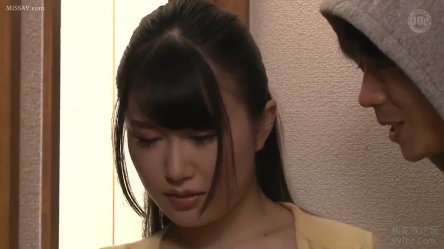 Indoor · Conversation · Grievance · Close-up of the face · Stand · 黄色上衣 · Adult video