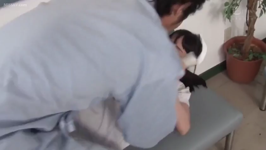 按摩床 · 性行為 · うつ伏せ · 制服 · 医務室 · 娇喘