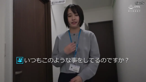 中景 · 工牌 · 职场裙 · 职场系列 · 站立姿态 · 公司走廊 · 遮挡胸口 · 羞涩腼腆