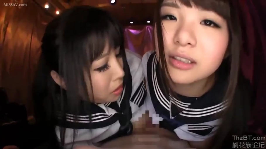 室内 · 身をかがめる · 顔部のクローズアップ · 口交 · 迷離 · 二人 · 水手服