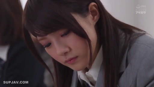 室内 · 面部 · 忧郁 · 低头 · 清纯 · 思索 · 灰色西装校服