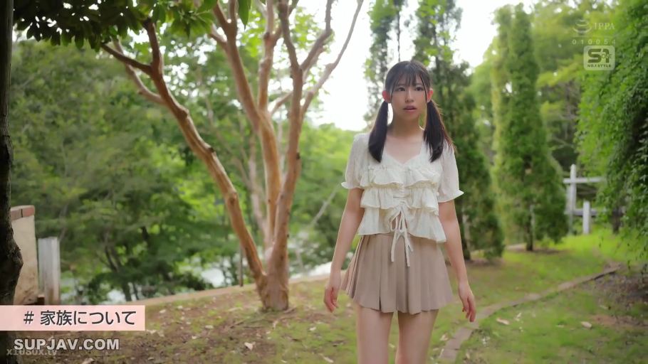室内 · 角色扮演 · 面部特写 · 注视 · 正面 · 面具 · 黑衣 · 神秘微笑