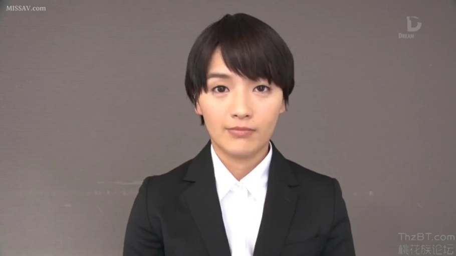 室内 · 脸部 · 平静 · 注视 · 西装 · 短发 · 正面