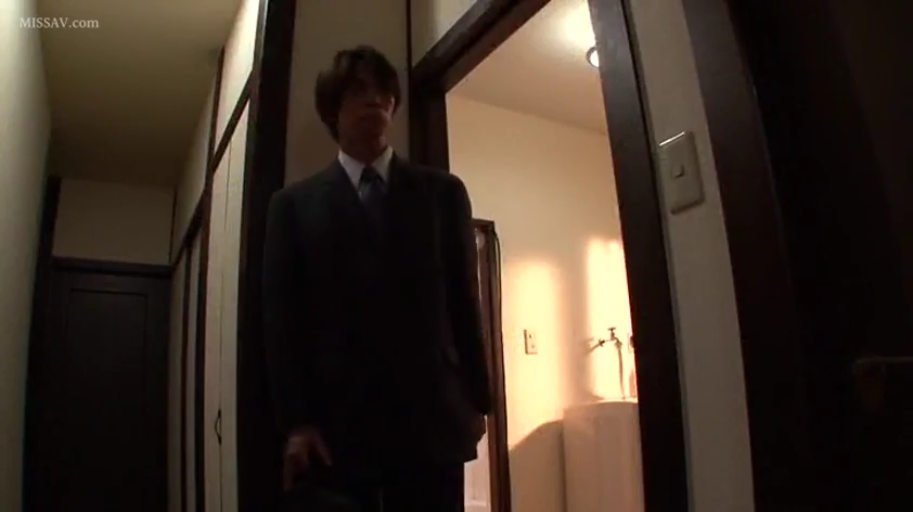 站立 · 走廊 · 西装