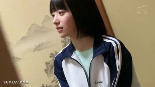 坐姿 · 和室 · 自然 · 半身 · 运动外套 · 学生 · 侧望