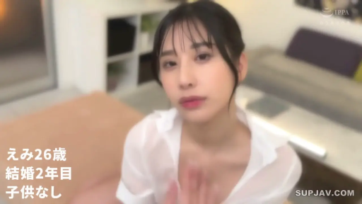 坐姿 · 迷离 · 客厅 · 白色衬衫 · 面部特写 · 注视镜头 · 日本AV