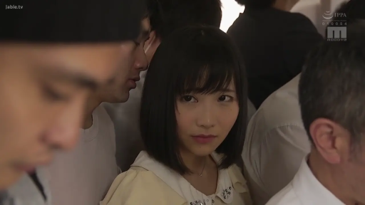 脸部特写 · 站立 · 电车 · 痴汉题材 · 不安 · 被挤压 · 浅色连衣裙